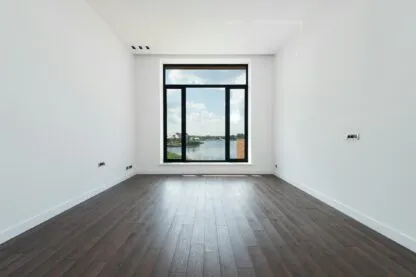 Qual a diferença entre piso vinílico e laminado